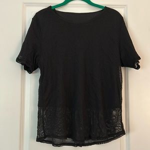 Women lululemon mesh tee